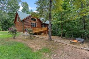 Romantic Cabin with Spa Amenities near Helen GA